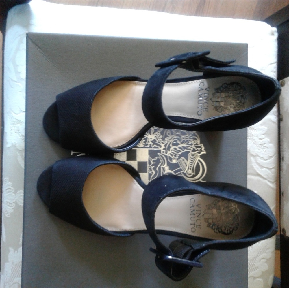 VINCE CAMUTO - Picture 6 of 6